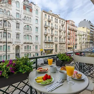 Lx51 & By Iin - Center Lissabon